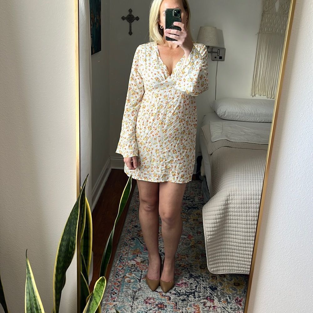 Velvet Torch Dress Womens Large White Yellow Floral Bell Sleeve V Neck Minidress